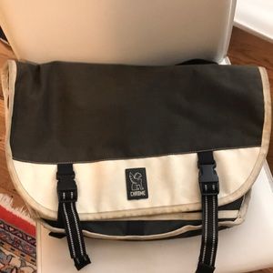 Chrome industries iconic citizen messenger bag